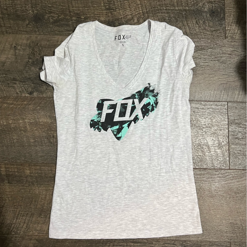 Multiple Women’s fox shirts - Picture 2 of 8